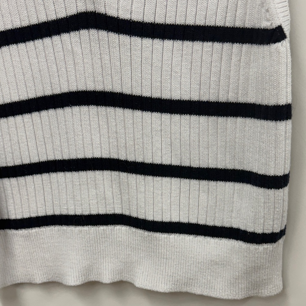 Old Navy Sleeveless Knit Top with Navy Stripes XL - Picture 3 of 5